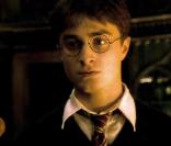 Daniel Radcliffe a de quoi être jaloux : il détient le rôle principal, mais c'est bien l'interprète d'Hermione qui gagne le plus d'argent par tournage d'Harry Potter ! Y'a pas de justice !