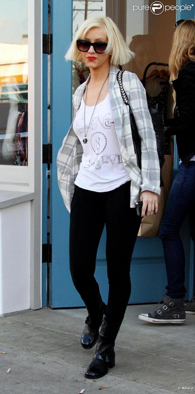 342408-christina-aguilera-sortira-en-mar