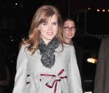 Amy Adams, enceinte et très souriante, arrive dans les studios pour participer au show de David Letterman, à New York le 5 janvier 2010.