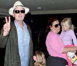 Charlie Sheen et ses filles Sam, 4 ans et Lola, 2 ans. Le 9 novembre 2008.