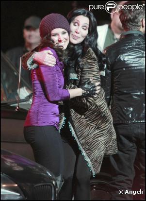 La très jolie Kristen Bell et la légendaire Cher, à l'occasion du tournage de  Burlesque , à Hollywood, le 9 janvier 2010.