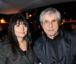 Claude Lelouch et sa compagne lors de la première du film Gainsbourg (vie héroïque) à Paris le 14 janvier 2010 