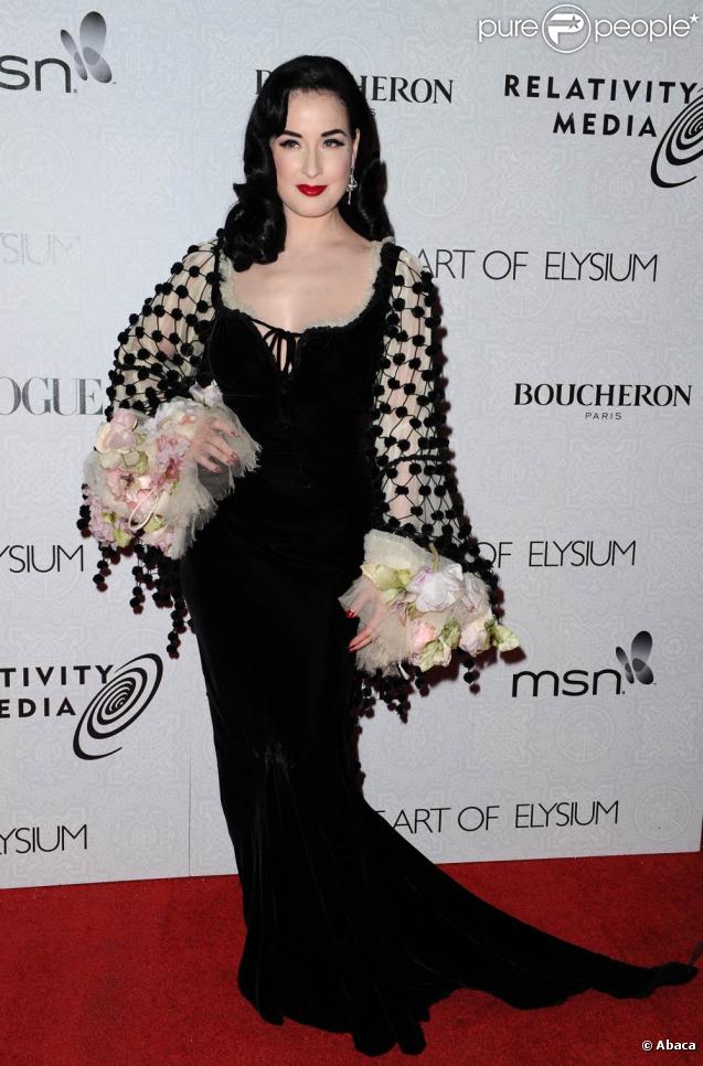 Dita Von Teese très glamour lors du gala de charité The Art of Elysium's le 16 janvier 2010 à Los Angeles