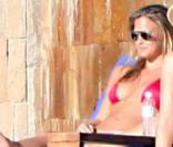 Leonardo DiCaprio et Bar Refaeli au Mexique profitent d'un bain de soleil dans leur propriété avec leurs amis Cindy Crawford et Kid Rock.