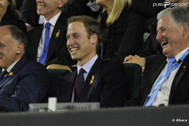 Le prince William en Australie. Il assiste au tournoi de Melbourne aux côtés de James Lowther-Pinkerton et Geoff Pollard. 20/01/2010 