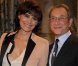 Inès de la Fressange a reçu la Médaille de Vermeil de la Ville de Paris le 22 janvier 2010. Ici, avec Bertrand Delanoë 