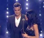 Robbie Williams interprète  Morning Sun  et reçoit un prix d'honneur des mains de Sofia Essaïdi et Elsa Pataky !