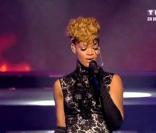 Rihanna interprète son tube  Russian Roulette  !!!