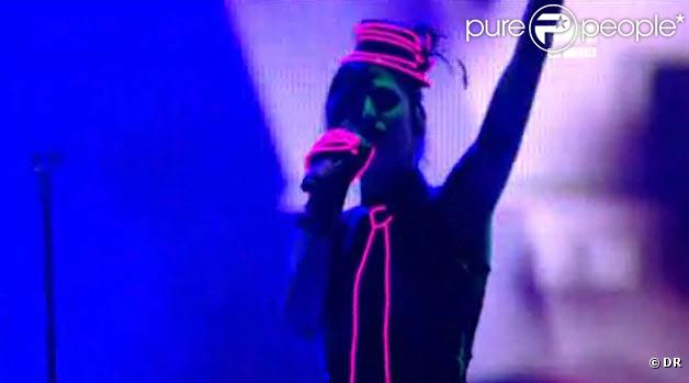 Le groupe Superbus chante  Addictions 
