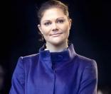Victoria de Suède a procédé à la réouverture, après travaux, du pont Norrbro qu'elle empruntera le jour de son mariage avec Daniel Westling, le 19 juin 2010
