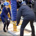 La princesse Victoria a enfilé son bleu de travail... pour repérer les lieux de son mariage !