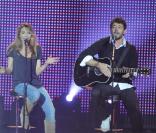  Claire Keim et Patrick Bruel au concert de soutien à Haïti, le 24 janvier 2010 ! 