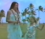 Angelina Jolie et sa mère Marcheline, à Hawaii, en avril 1981.
