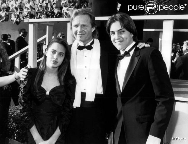 Angelina Jolie, son frère James et leur père Jon Voight. 