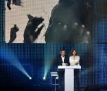 Jean-Luc Delarue et Beatrice Schönberg présentent la soirée pour Haïti (France 2) 