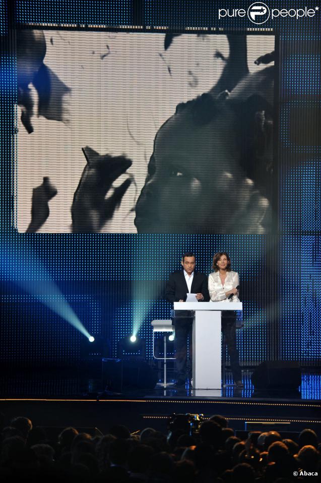 Jean-Luc Delarue et Beatrice Schönberg présentent la soirée pour Haïti (France 2) 