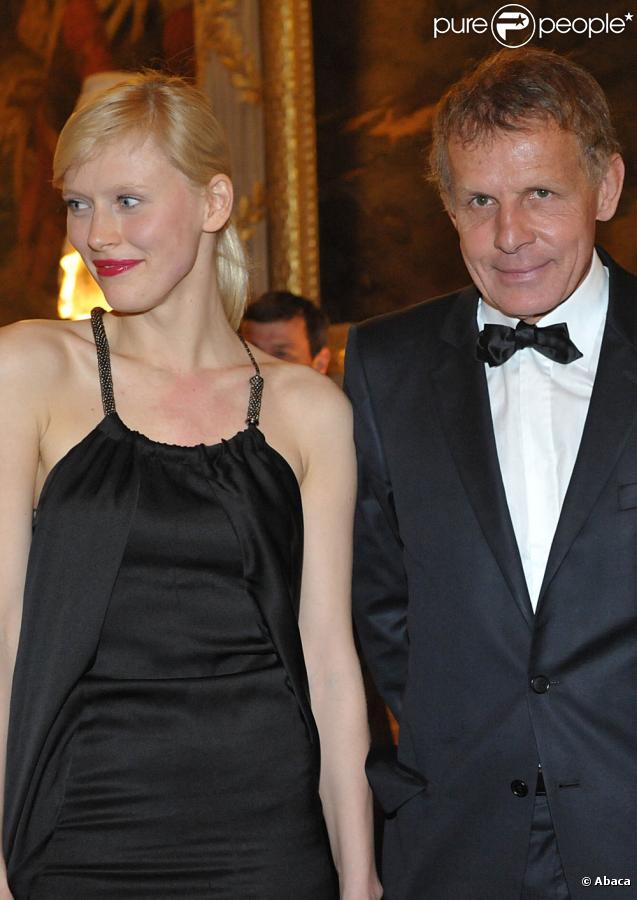 Anna Sherbinina au côté de son ami Patrick Poivre d'Arvor