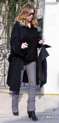 Ellen Pompeo à Los Angeles, sortant de son domicile pour se rendre aux Studios Universal, le 2 février 2010