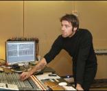 Emmanuel Philibert de Savoie répète avec Pupo et Luca Canonici, en studio, leur titre pour le festival de San Remo.