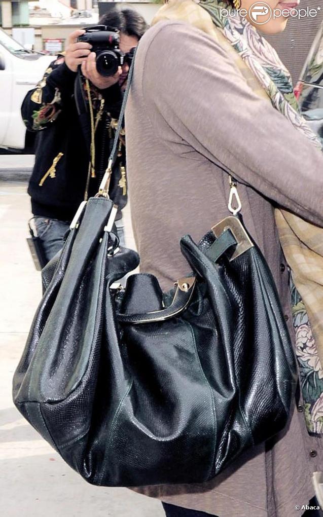 Jessica Alba à Los Angeles en plein shopping. Le 4 février 2010