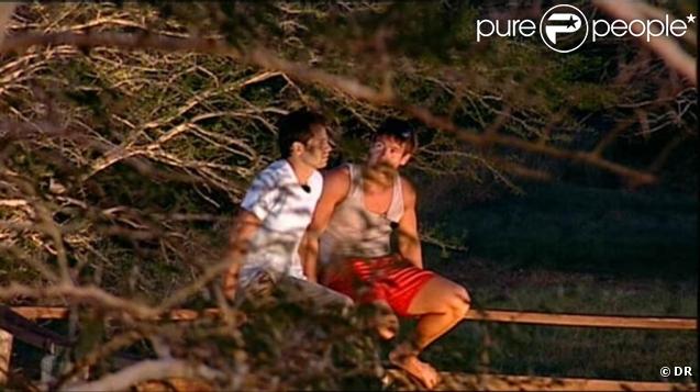 David parle de son expérience Alerte à Malibu à Vendetta. Dans son short rouge, Vendetta semble vouloir tout copier sur son aîné ! 