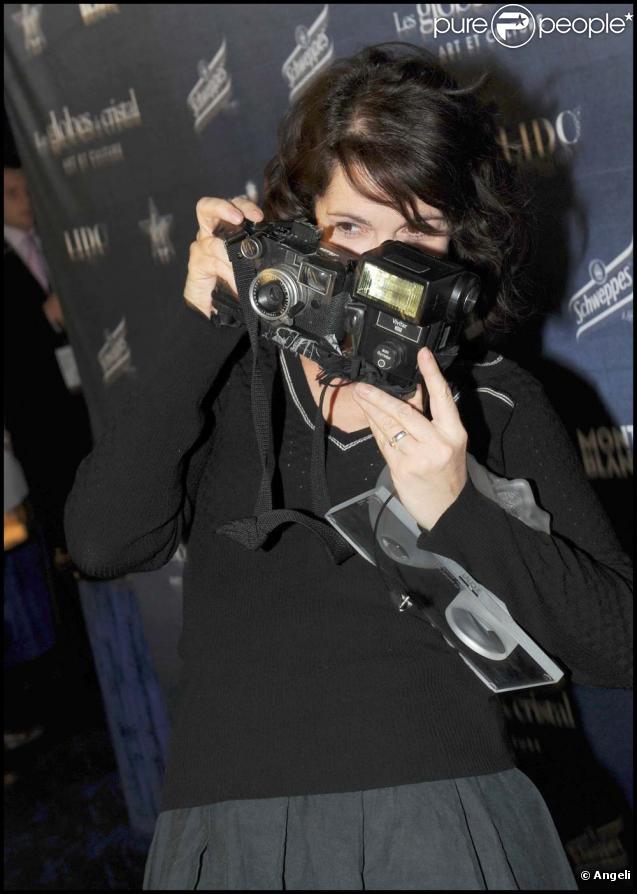 Zabou Breitman récompensée pour sa pièce  Des gens  lors de la cérémonie des Globes de cristal, à Paris, le 8 février 2010 !