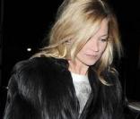 Kate Moss à la sortie d'un pub à Londres