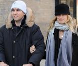 Karolina Kurkova à New York avec son fils Toby et son amoureux Archie, le 9 février 2010.