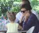 Jessica Alba, son mari Cash Warren et leur fille Honor ont déjeuné chez Paul à Miami le 6 février 2010.
