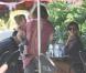 Jessica Alba, son mari Cash Warren et leur fille Honor ont déjeuné chez Paul à Miami le 6 février 2010.