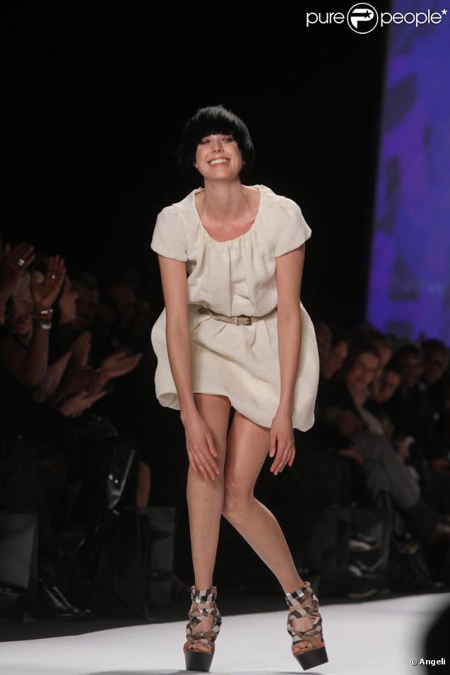 Agyness Deyn lors du défilé Fashion For Relief Haiti, New York, le 12/02/10