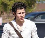 Nick Jonas et son petit frère Frankie, 9 ans, de sortie dans un restaurant de Toluca Lake, le samedi 13 février.