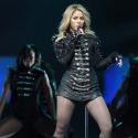 Regardez Shakira, Alicia Keys et Usher en feu devant 100 000 personnes... pour le show de l'année !