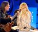 Loana se met à califourchon sur Mustapha El Atrassi dans La nuit nous appartient. Francis Lalanne lui chante une chanson !