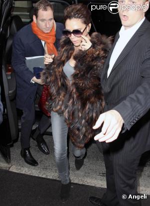 Victoria Beckham en partance pour Los Angeles le 17 février 2010
