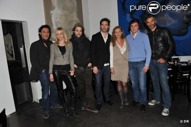Olivier Sitruk, Romane Serda, Arthur Jugnot, Cédric Munier, Claire Borotra, Louis-Gabriel Fichet et François Vincentelli au restaurant Les Cinoches. 15/02/2010 