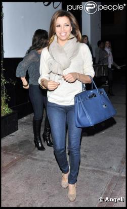 La belle Eva Longoria sortant de son restaurant de Los Angeles El Beso, le 23 février 2010
