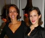 Charlotte Dellal et sa maman Andrea lors de la présentation de la collection de chaussures Charlotte Olympia Shoe par Charlotte Dellal le 23 février à Londres