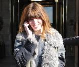 Lou Doillon en balade à Paris, en pleine fashion week, le 4 mars 2010