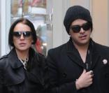 Lindsay Lohan se promène avec quelques amis rue du Faubourg Saint Honoré à Paris où elle se trouve actuellement pour la Fashion Week le 5 mars 2010  