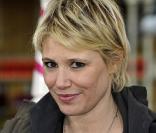 Maïtena Biraben dans la boite à question du Grand Journal de Canal + à l'occasion de la journée de la femme le 8 mars 2010