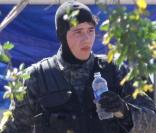Nick et Joe Jonas (Jonas Brothers) se sont offert une partie de paintball à Los Angeles, le 28 février.