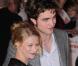 Robert Pattinson et Emilie de Ravin, à l'occasion de l'avant-première anglaise de Remember Me , qui s'est tenue à l'Odeon Cinema de Leicester Square, à Londres, le 17 mars 2010.