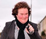 Susan Boyle dans les rues de son village, Blackburn, le 17 mars 2010 !