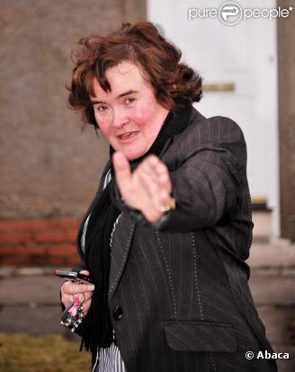 Susan Boyle dans les rues de son village, Blackburn, le 17 mars 2010 !