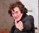 Susan Boyle vous fait visiter son quartier... Ca vaut le coup de prendre l'avion ? Pas sûr !