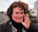 Susan Boyle dans les rues de son village, Blackburn, le 17 mars 2010 !