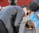 Hugh Jackman à la sortie de l'école pour récupérer sa petite Ava, à New York, le 18 mars 2010 !