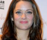 En 2000, Marion Cotillard faisait ses débuts au cinéma dans  Les Jolies Choses ... Imaginait-elle seulement le destin féérique qui l'attendait ?