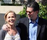  Julie Benz de Dexter et Desperate Housewives se promène avec son ami à Los Angeles le 20 mars 2010 